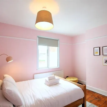 Апартаменты Lovely 2br With Sunny Garden In Montpelier *