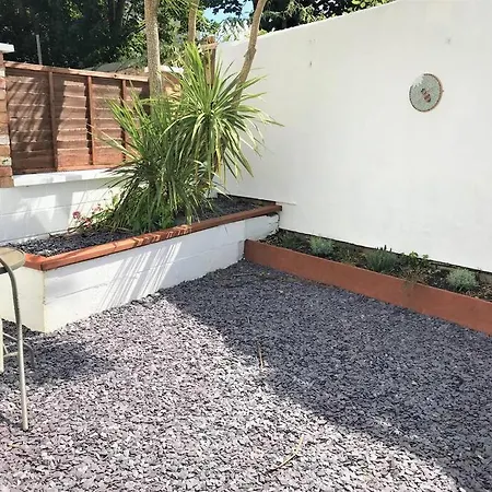 Lovely 2br With Sunny Garden In Montpelier Apartment