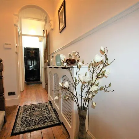Lovely 2br With Sunny Garden In Montpelier Apartment
